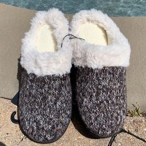 Isotoner NWT Hoodback Slip On Slippers Faux Fur Cushioned